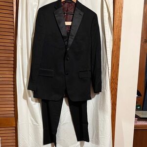 Madison Elegant Black Tuxedo